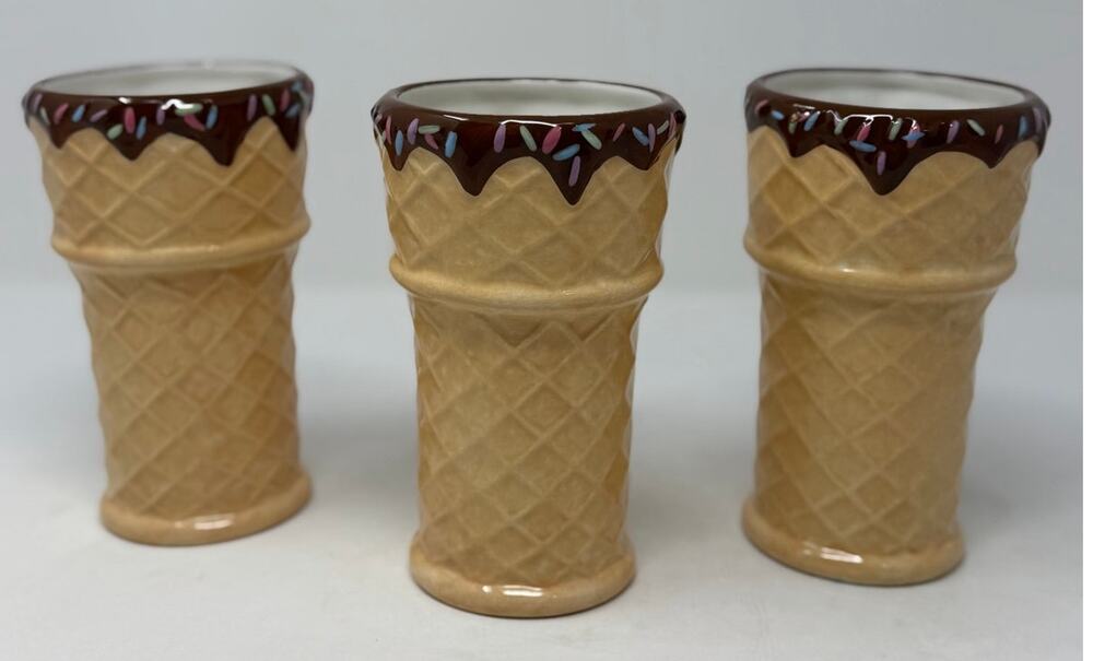 Oneida Kitchen Vintage Ceramic Ice Cream Waffle Cone Cup Chocolate Drip